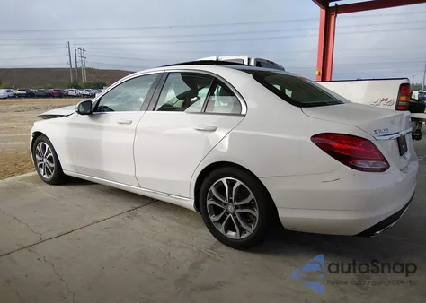 2017 Mercedes-Benz C 300 из США, поврежденный, VIN 55SWF4JB6HU200022